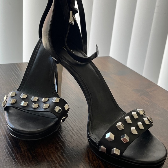 MICHAEL KORS HUTTON STUDDED LEATHER HEELS - Picture 1 of 9
